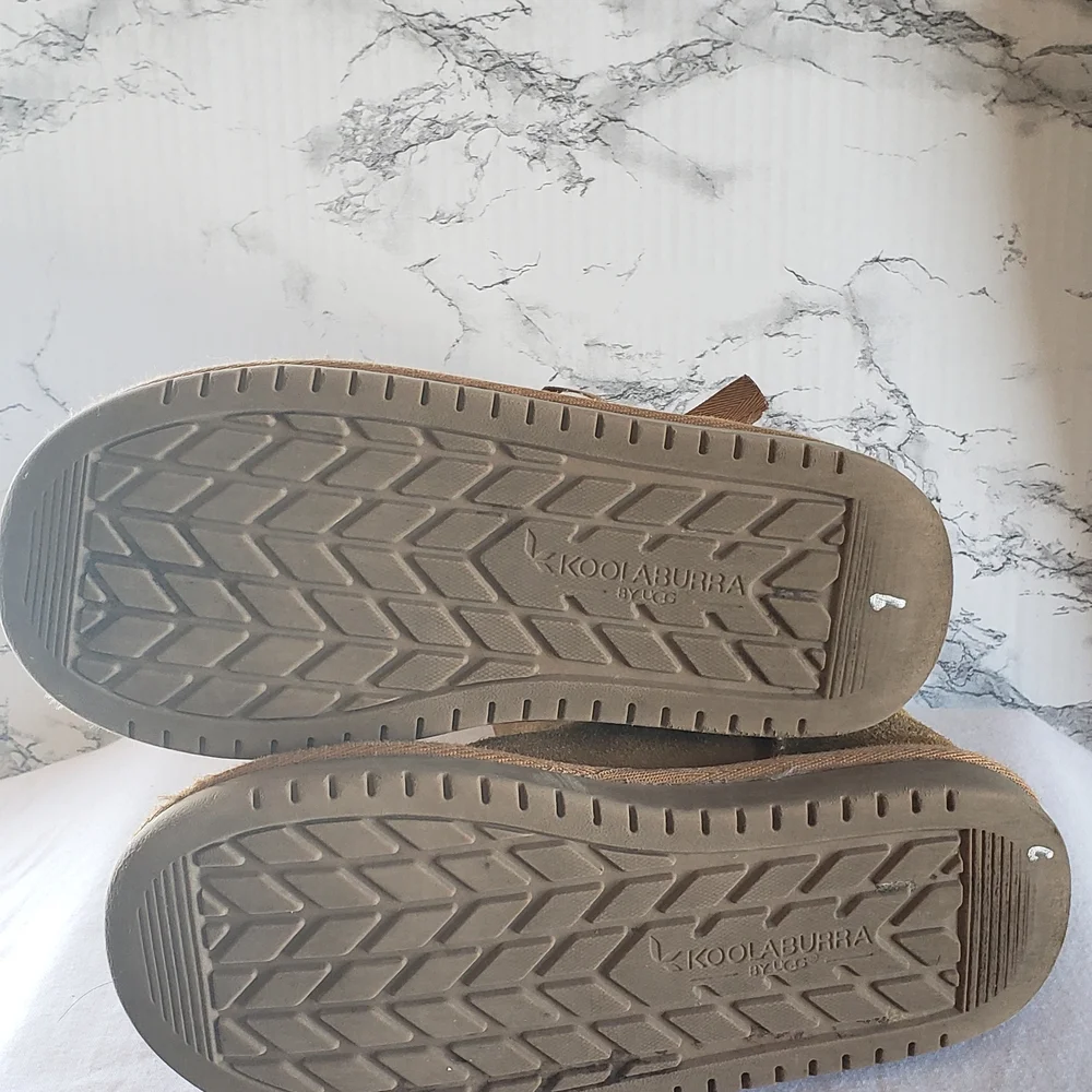 Koolaburra cozy brown